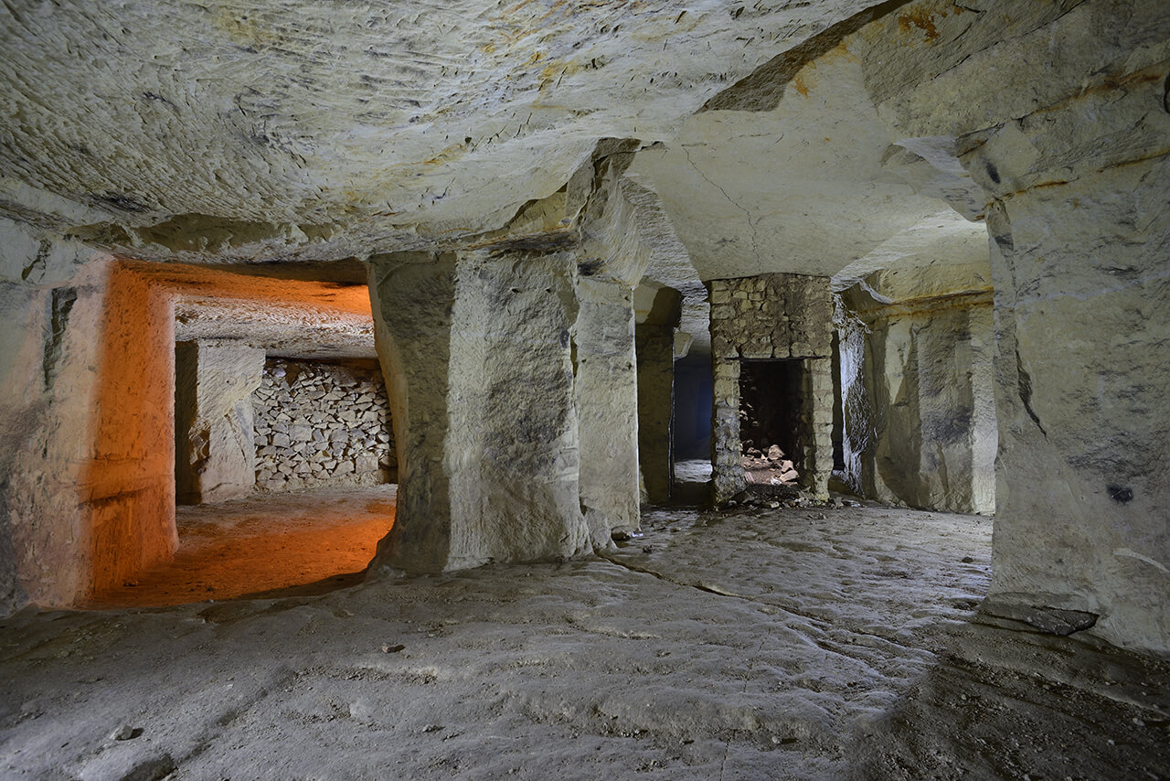 Puits d'aération, carrière souterraine de tuffeau, vallée du Cher.