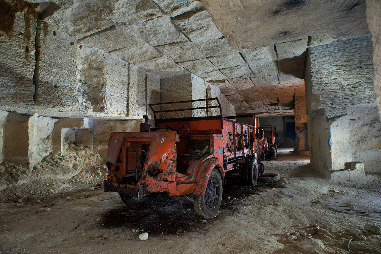 Renault Galion, carrière souterraine de calcaire.
