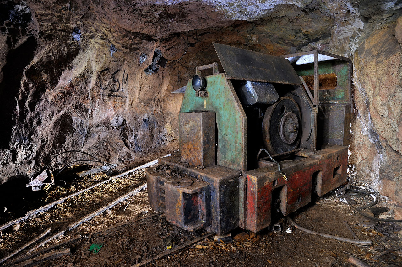 Locomotive, mine de bauxite.